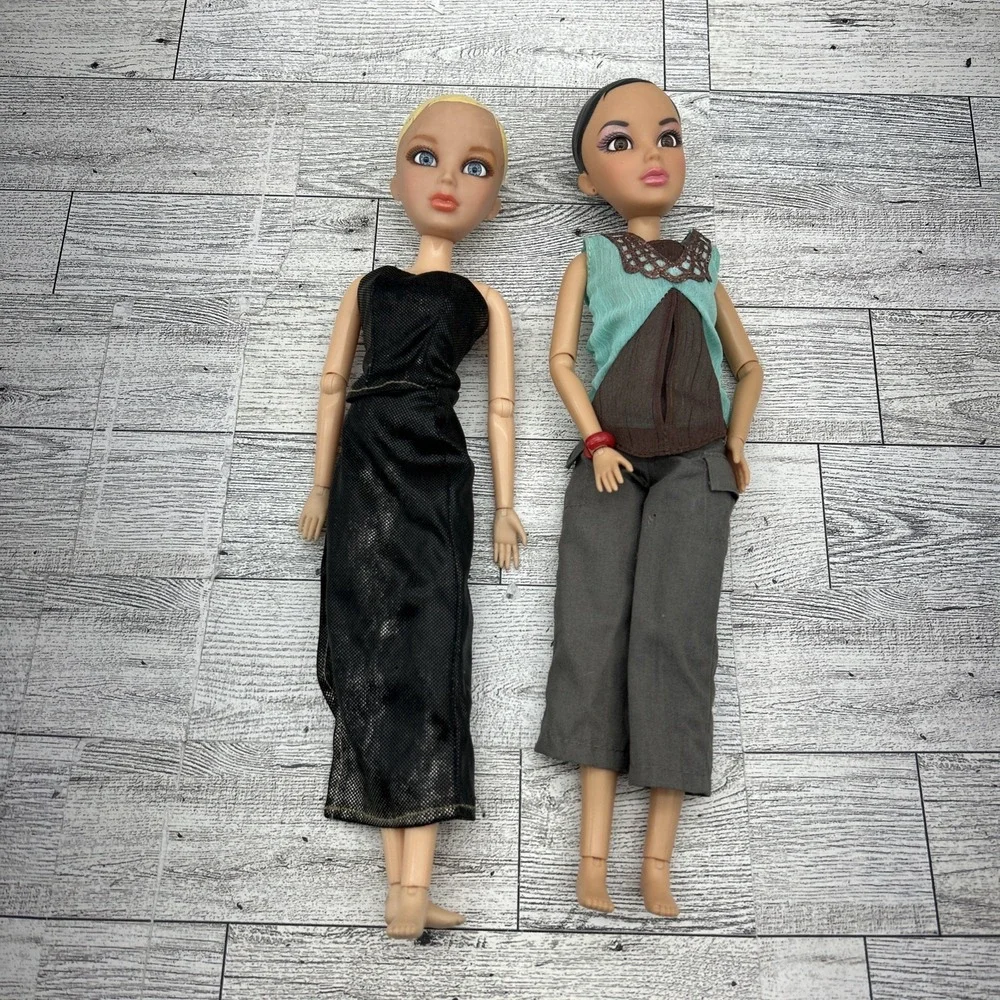 Lot Of 2 Spin Master‎ Liv Dolls Blue Brown Eyes Jointed No Wigs